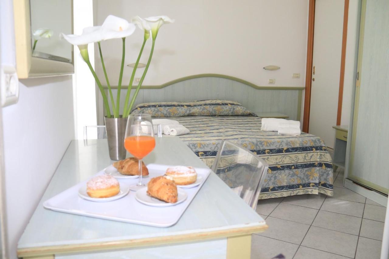 Hotel Ginevra E Residence Cattolica Exterior photo