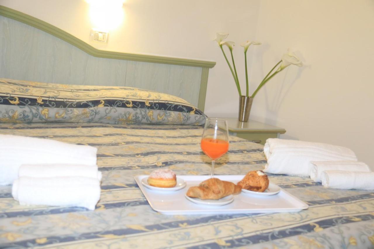 Hotel Ginevra E Residence Cattolica Exterior photo