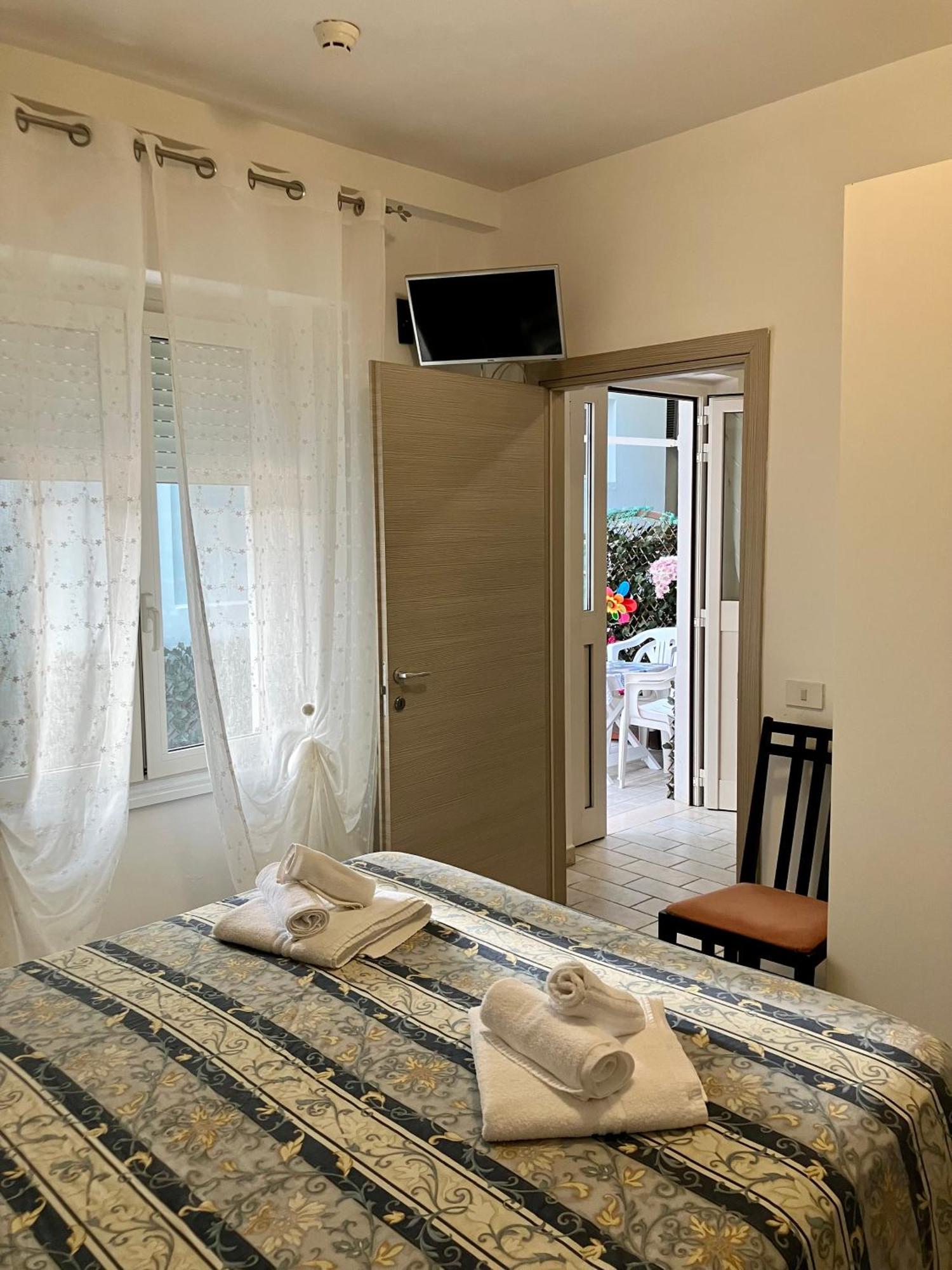 Hotel Ginevra E Residence Cattolica Exterior photo